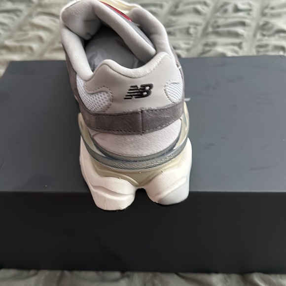 New balance 9060 lepton once on carpet - Picture 5 of 6